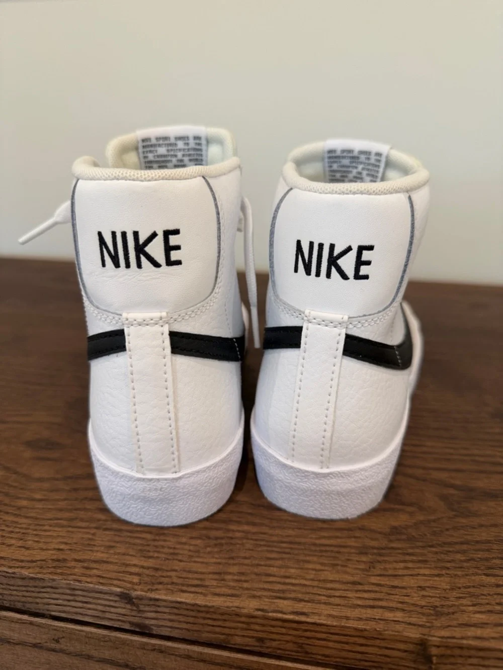 Youth Nike Blazer Mid 77 sneakers sz 5y - Picture 2 of 3